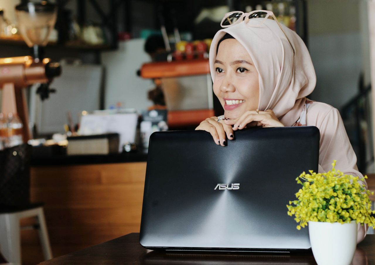 Mencari Teman Berbagi  Lifestyle Blogger with ASUS X555Q 